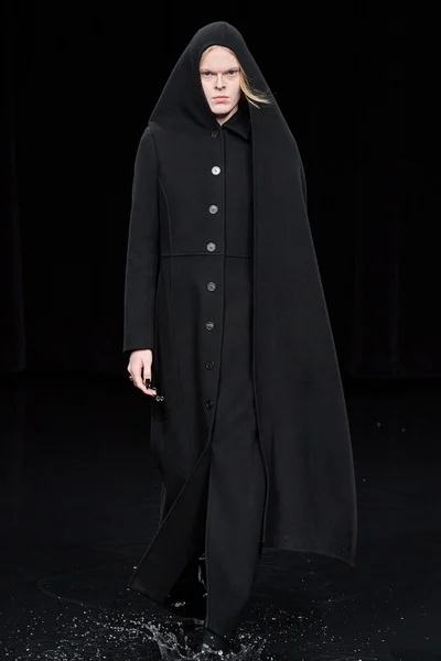 Look 3